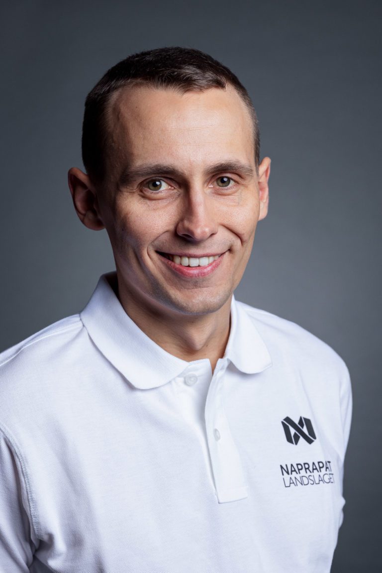 Bilden visar legitimerad naprapat Linus Larsson som jobbar på Naprapatlandslagets kliniker i Östersund och Åre.