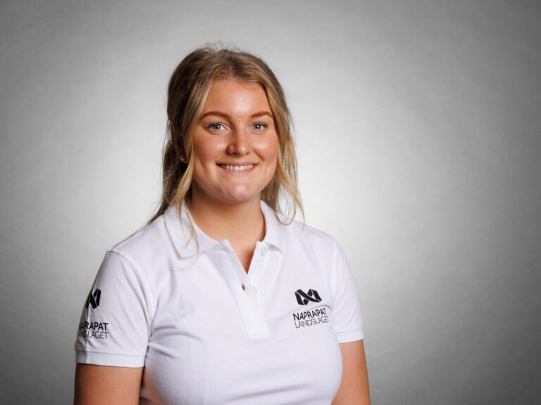 Bilden visar massageterapeuten Tove Österlund på Naprapatlandslaget Vemdalen