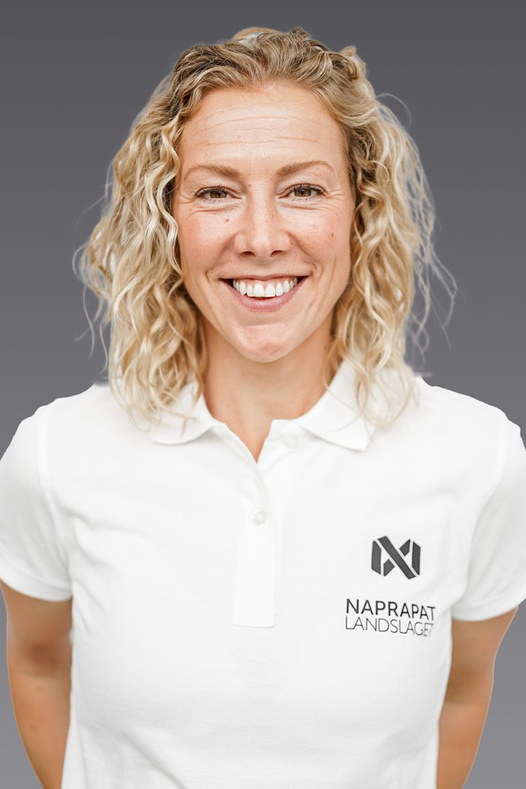 Bilden föreställer legitimerad kiropraktor Sara Bjurström som arbetar på Naprapatlandslagets klinik i Östersund