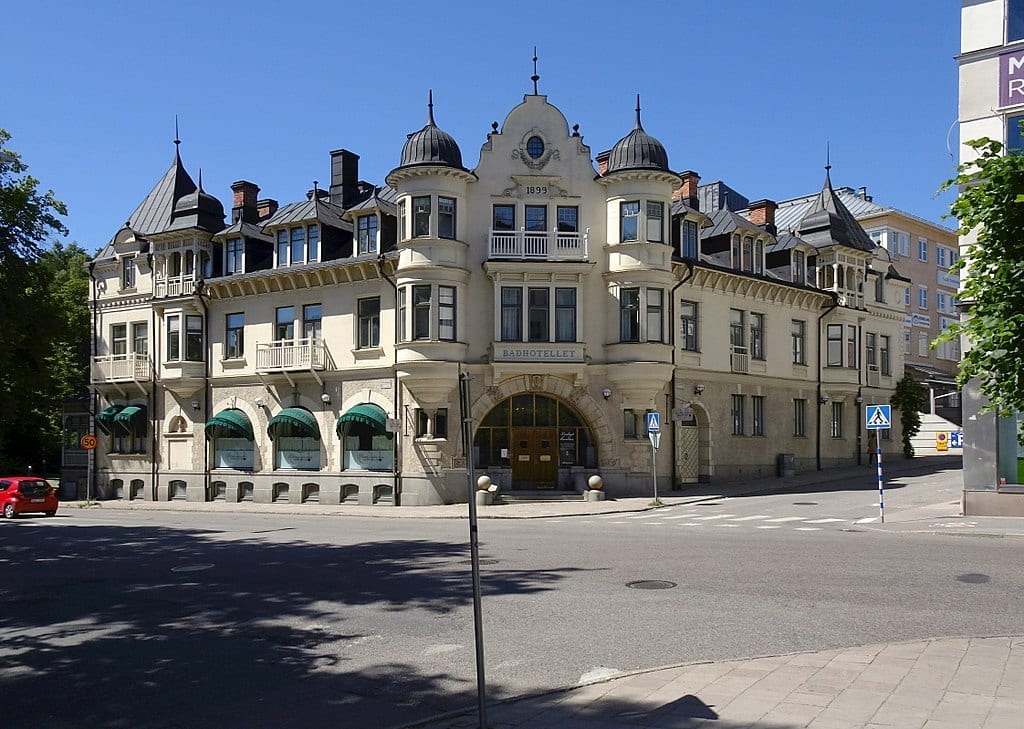 Naprapatlandslaget Flyttar In I Anrika Badhotellet I Hjärtat Av Södertälje